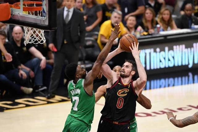 王晗:很多战术为麦克勒莫准备 希望他尽快注册